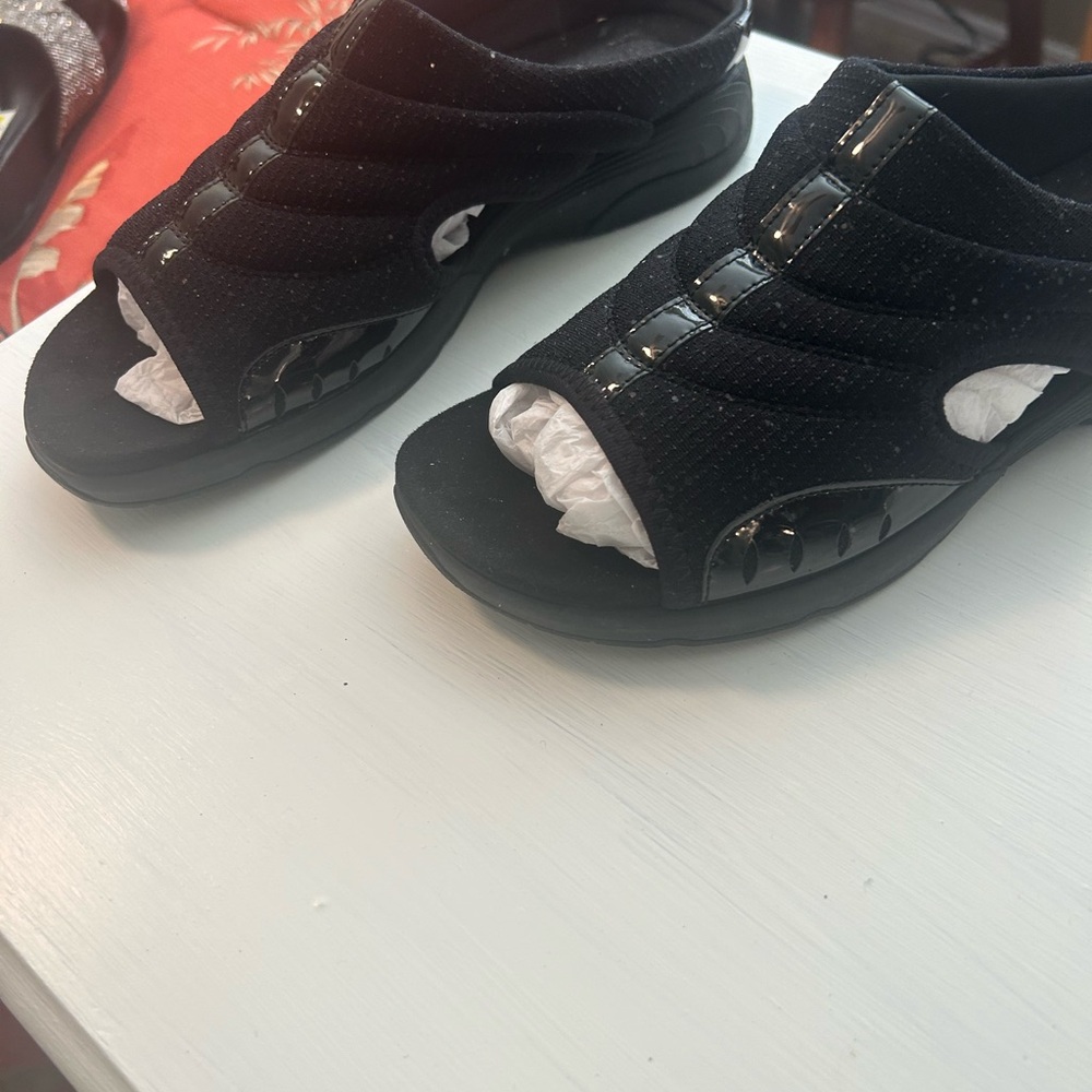 Easy Spirit women Black Sandals